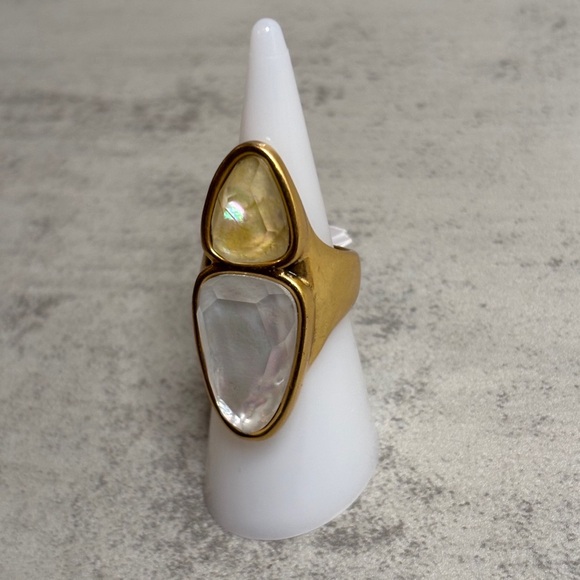 Kendra Scott Margot Cocktail Ring in White Mix/Vintage Gold (Size 6) - Picture 5 of 13